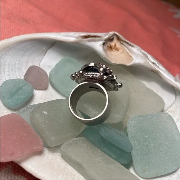 Chanel Black Pearl Pink Rhinestone Logo Ring - Picture 4 of 10